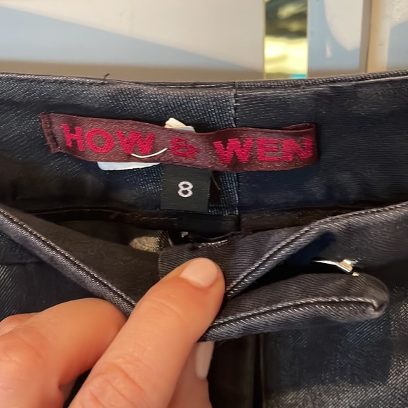 Chic navy pant with sheen. - Picture 4 of 9